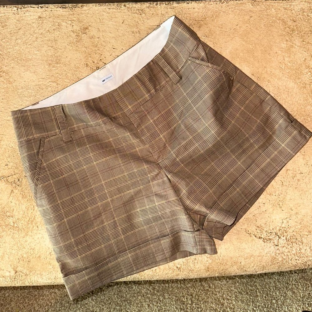 Khaki plaid tailored dress-up shorts with cuffs and shiny thread